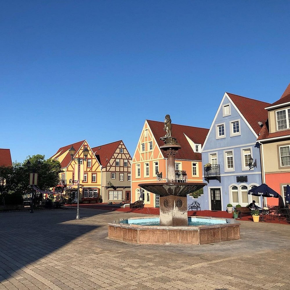stoudtburg-village-plaza.jpg